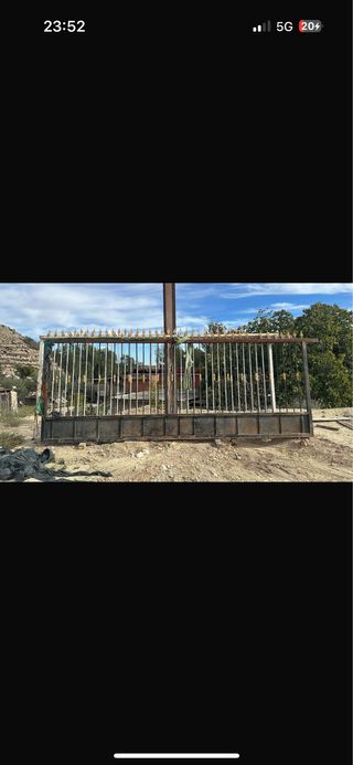 Puerta de campo metálica