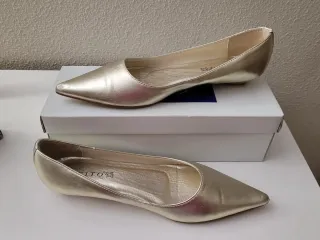 Zapatos planos dorados