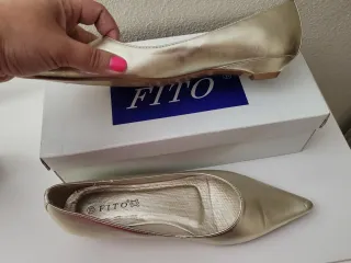 Zapatos planos dorados