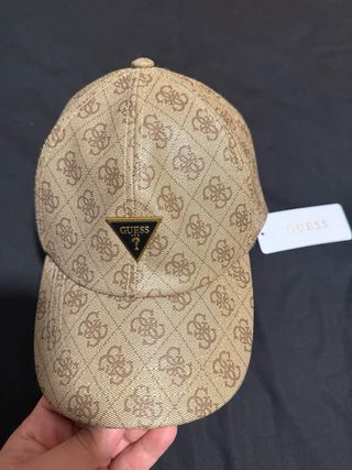 Gorra Guess Monogram Marrón y Beige