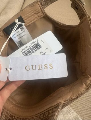 Gorra Guess Monogram Marrón y Beige