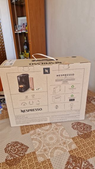 Cafetera Nespresso Essenza Mini