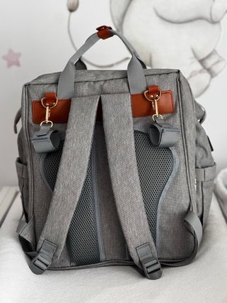 Mochila cambiador gris con detalles marrones
