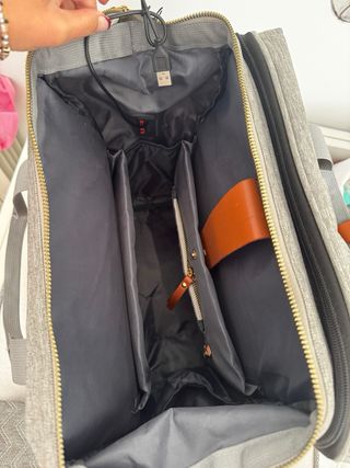 Mochila cambiador gris con detalles marrones