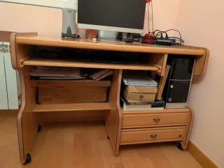 Mesa de ordenador de madera