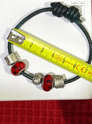 PULSERA DE CUERO CON CHARMS ZAMAK PLATA MARIQUITA