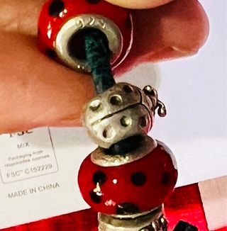 PULSERA DE CUERO CON CHARMS ZAMAK PLATA MARIQUITA