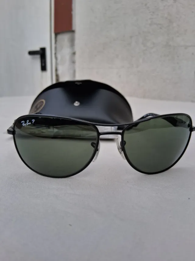 Gafas de sol Ray-Ban negras y verdes