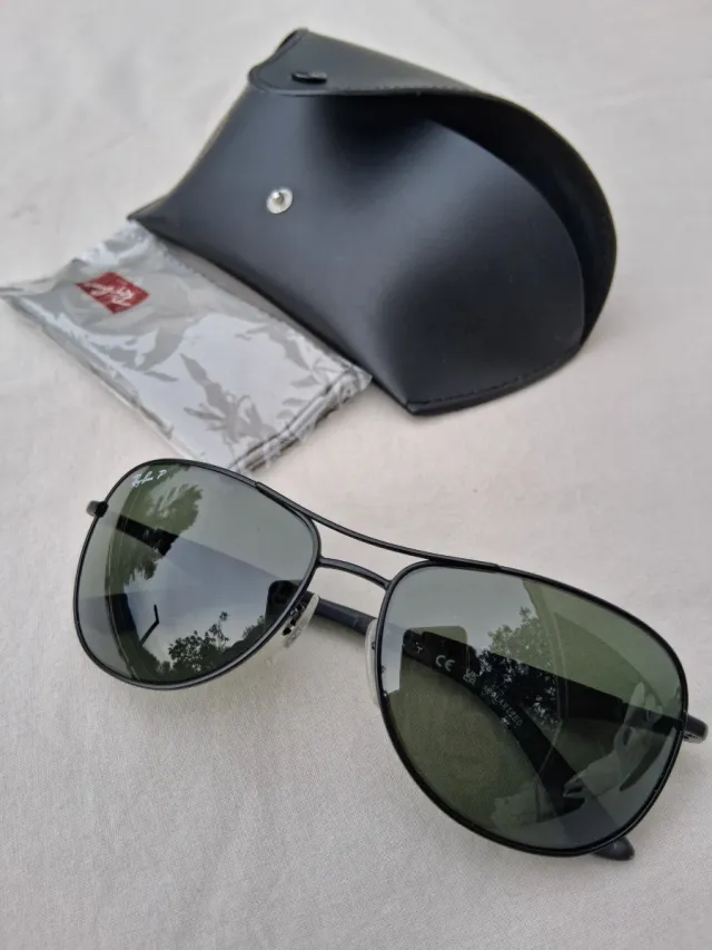 Gafas de sol Ray-Ban negras y verdes