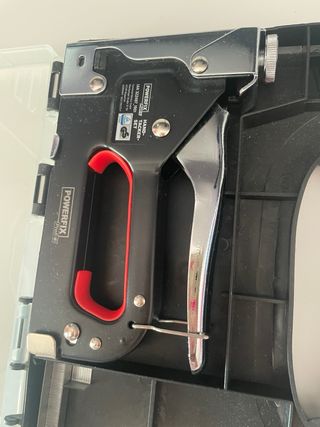 Pistola tapicera Powerfix