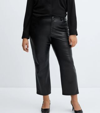 Pantalón recto efecto piel negro