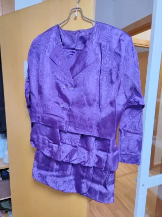 Conjunto falda y chaqueta Moaré morado
