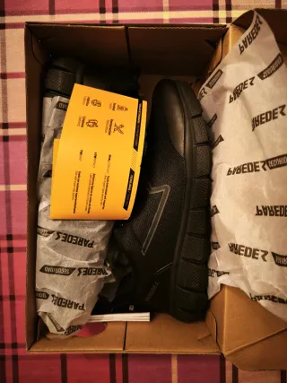 Zapatillas de trabajo negras Paredes