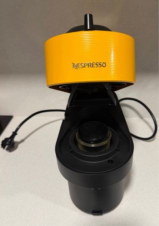 Cafetera Nespresso Vertuo Pop Mango Yellow