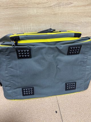 Transportín para gatos gris y amarillo