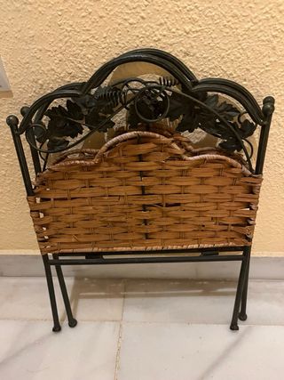 Leñero/Revistero Metal y Mimbre