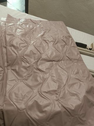 Cama articulada con colchón anti-escaras