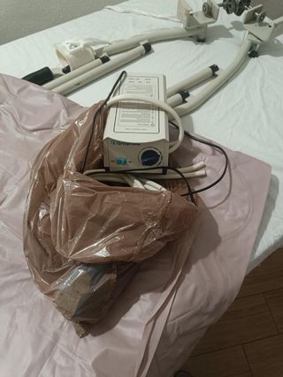 Cama articulada con colchón anti-escaras