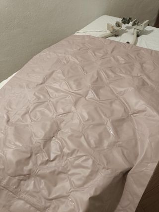 Cama articulada con colchón anti-escaras