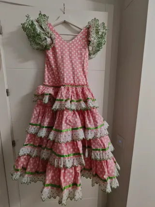 Varios trajes de flamenca niña