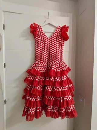 Varios trajes de flamenca niña