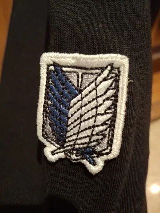 Sudadera Bershka Attack on Titan Talla L