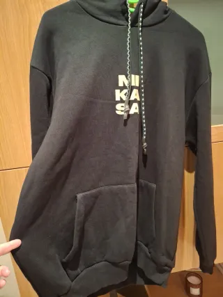 Sudadera Bershka Attack on Titan Talla L