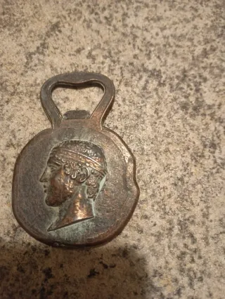 Antico cavatappi con profilo romano