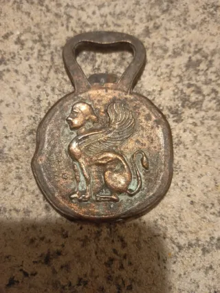 Antico cavatappi con profilo romano