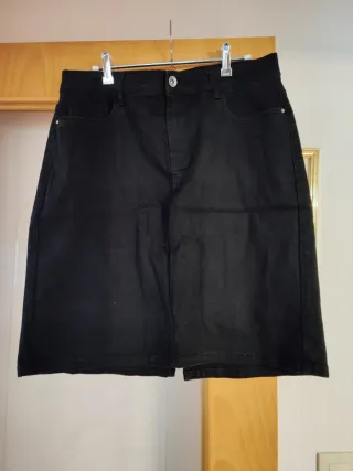 Falda vaquera negra rodilla