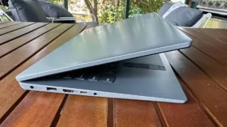 Lenovo IdeaPad 1 Gen 7 14 plugas