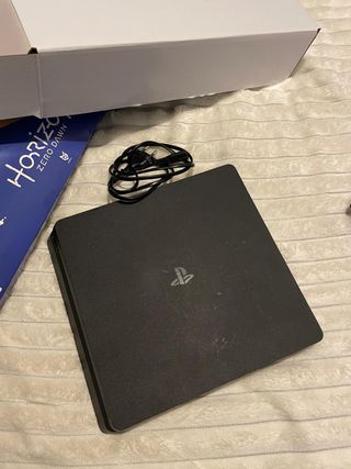 PS4 1TB Horizon Zero Dawn Caja