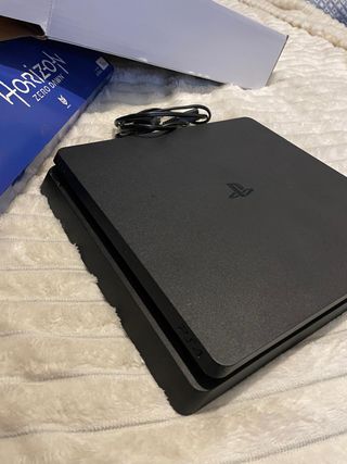 PS4 1TB Horizon Zero Dawn Caja