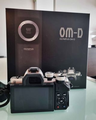 Olympus OM-D E-M10 Mark II Mirrorless