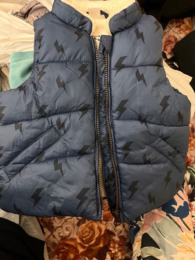 Chaleco niño azul con rayos para niño talla 9 mese