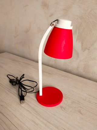 Lámpara de escritorio roja