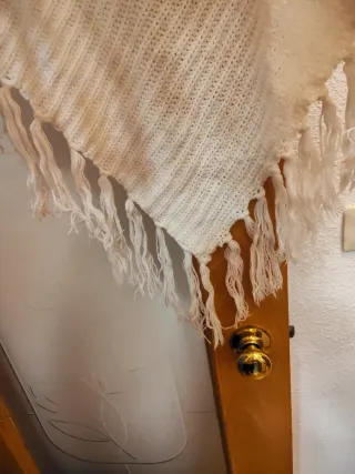 Poncho cuello alto beige