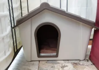 Cuccia per cani beige e marrone