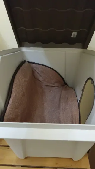 Cuccia per cani beige e marrone