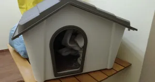 Cuccia per cani beige e marrone