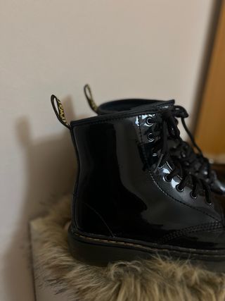 Botines Dr. Martens Charol Negro
