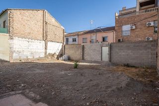 Terreno en venta en Avda. De los Ogíjares en Armilla