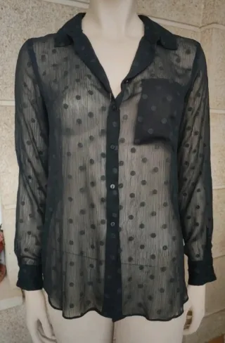 Camisa transparente negra lunares