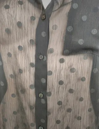 Camisa transparente negra lunares