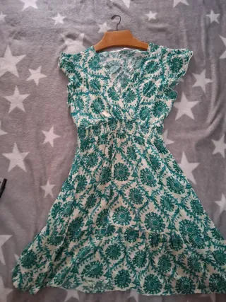 Vestido lentejuelas negro manga acampanada