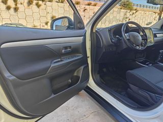 MITSUBISHI Outlander 220 DI-D Motion 2WD 7 Plazas