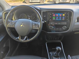 MITSUBISHI Outlander 220 DI-D Motion 2WD 7 Plazas