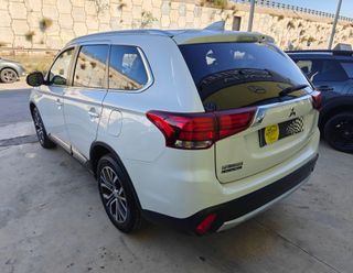 MITSUBISHI Outlander 220 DI-D Motion 2WD 7 Plazas