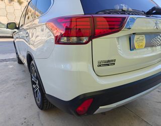 MITSUBISHI Outlander 220 DI-D Motion 2WD 7 Plazas