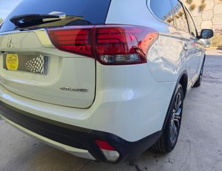 MITSUBISHI Outlander 220 DI-D Motion 2WD 7 Plazas